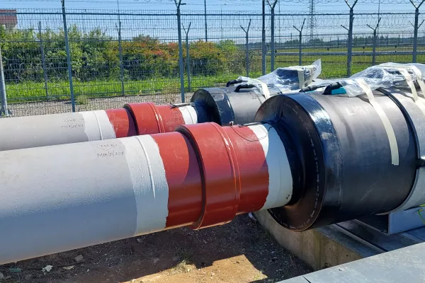 Installation von Warmwasserrohrkupplungen im AKW Temelín (Tenza, GASCONTROL, MOTEC)