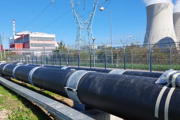 Installation von Warmwasserrohrkupplungen im AKW Temelín (Tenza, GASCONTROL, MOTEC)