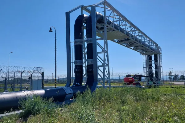 Installation von Warmwasserrohrkupplungen im AKW Temelín (Tenza, GASCONTROL, MOTEC)